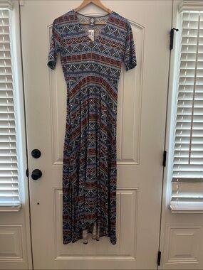 Printed Short-Sleeve Maxi Dress — Blue & Red Geometric
